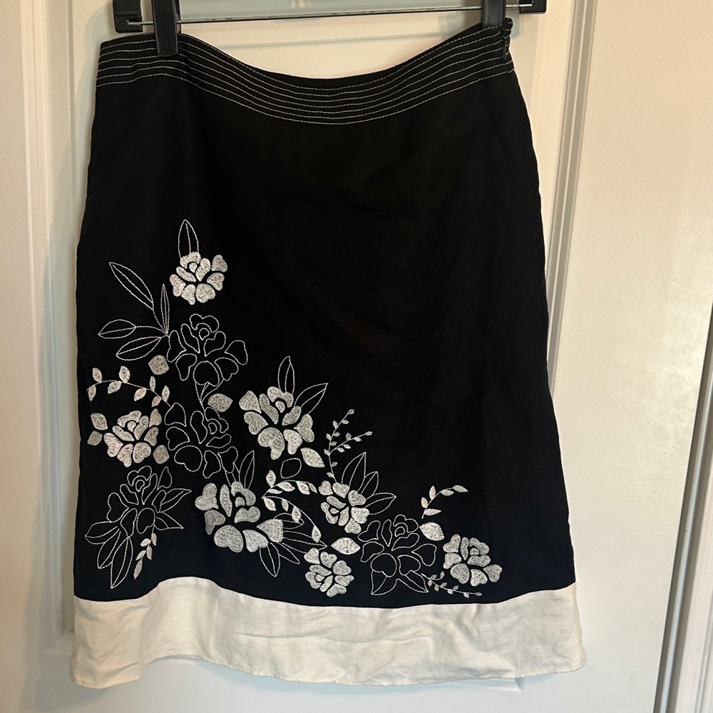 Ann Taylor Black A-Line Skirt with White Floral Embroidery
